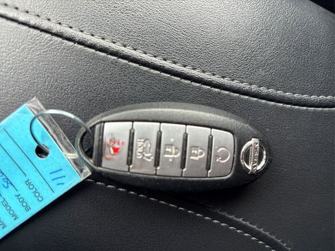 Used 2018 Nissan Rogue SV image 37