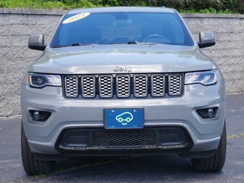 Used 2022 Jeep Grand Cherokee Laredo X AWD/4WD image 2
