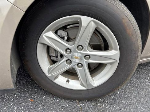 Used 2022 Chevrolet Malibu LS image 2