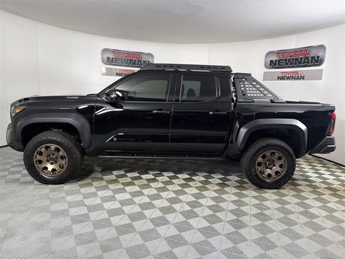 Used 2025 Toyota Tacoma Trailhunter image 6