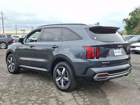 Certified 2023 Kia Sorento S FWD image 5