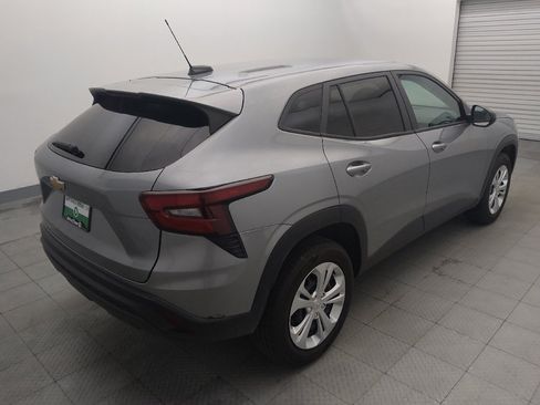 Used 2025 Chevrolet Trax LS FWD image 9