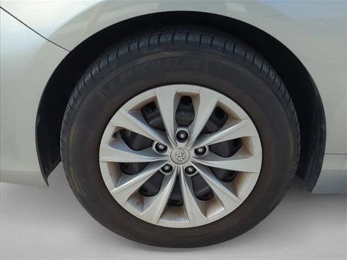 Used 2016 Toyota Camry LE image 6