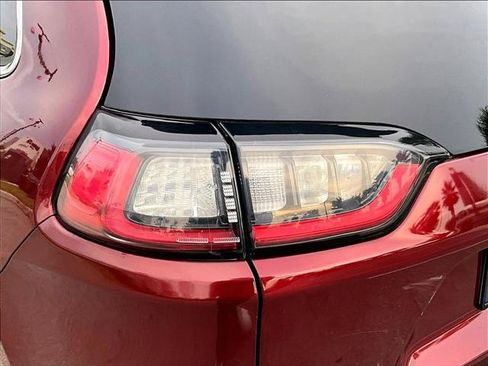 Used 2019 Jeep Cherokee Limited FWD image 29