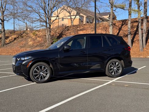 Used 2024 BMW X5 xDrive40i w/ M Sport Package image 5