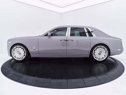 Used 2024 Rolls-Royce Phantom Sedan w/ The Phantom Package RWD image 15