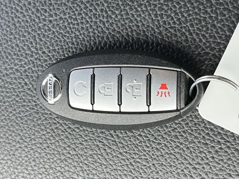 Used 2019 Nissan Titan PRO-4X w/ Pro-4x Convenience Package AWD/4WD image 37