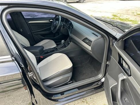 Used 2020 Volkswagen Jetta R-Line FWD image 9