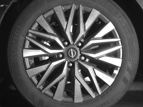 Used 2025 Nissan Altima 2.5 SV image 12