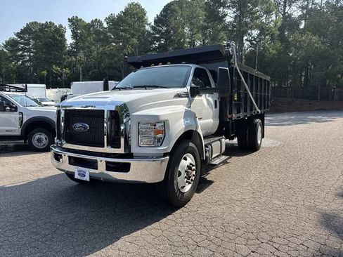 New 2027 Ford F750 2WD Regular Cab Super Duty image 1