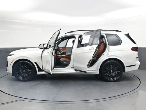 Used 2025 BMW X7 M60i AWD/4WD image 46