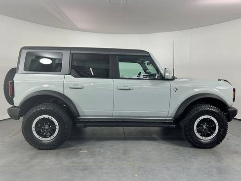 Used 2022 Ford Bronco Outer Banks w/ Sasquatch Package AWD/4WD image 8