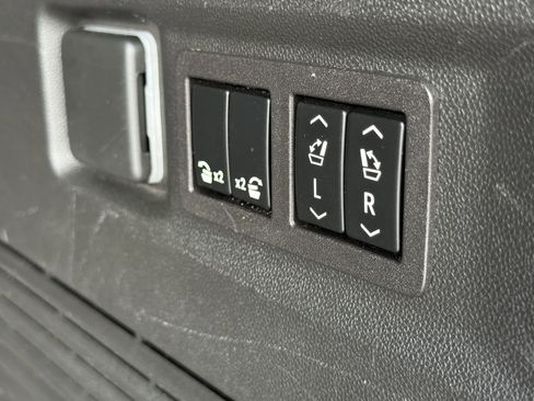 Used 2023 GMC Yukon Denali image 38