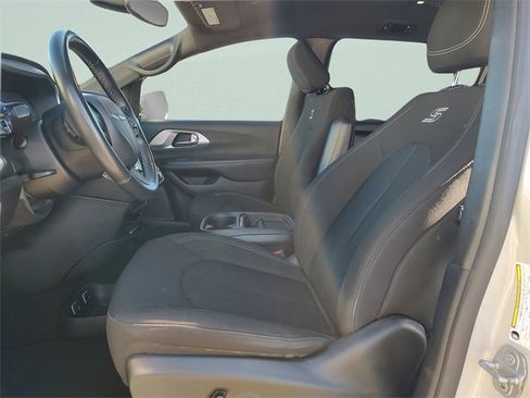 Certified 2020 Chrysler Pacifica Touring w/ S Appearance Package image 27