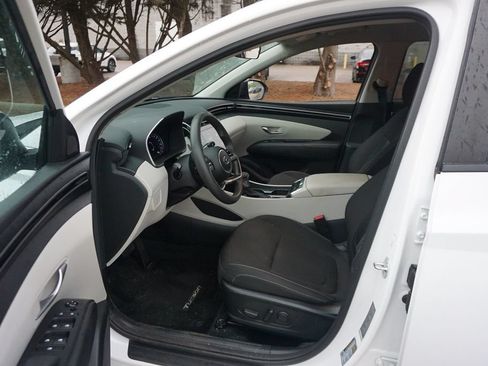 Used 2024 Hyundai Tucson SEL FWD image 2