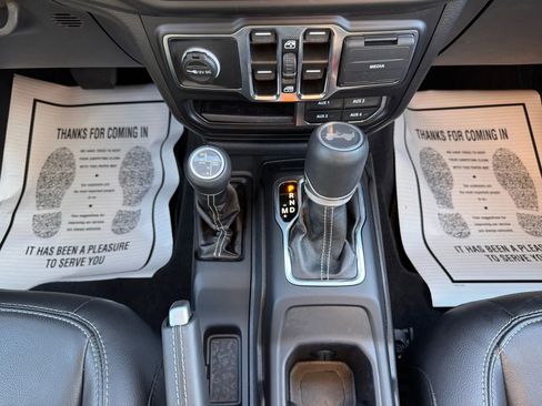 Used 2022 Jeep Wrangler Unlimited Sahara image 29