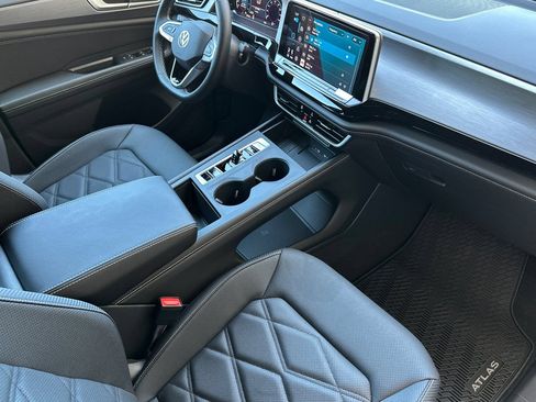Used 2026 Volkswagen Atlas Cross Sport SE FWD image 16