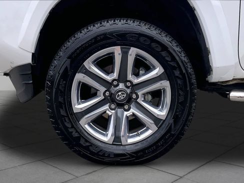 Used 2017 Toyota Tacoma Limited w/ Tow Package RWD image 11