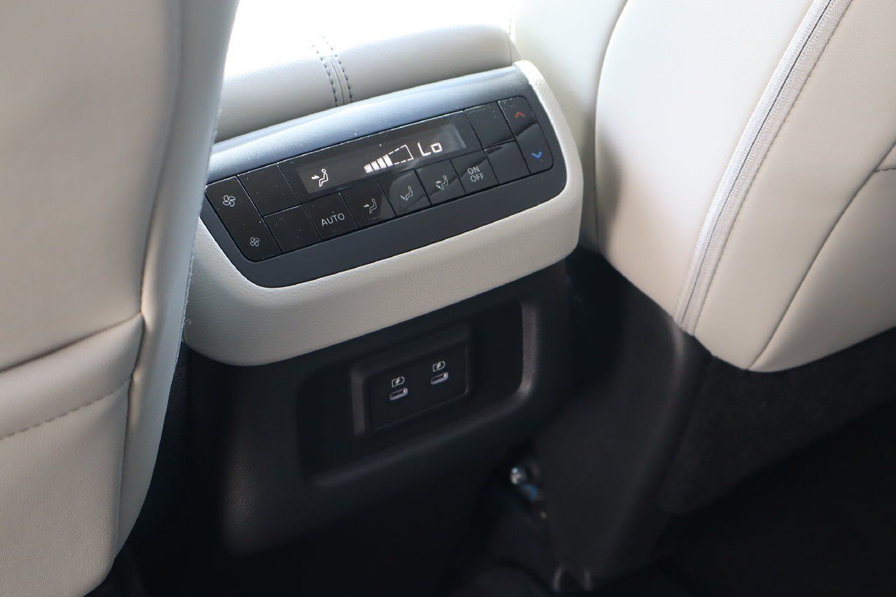Used 2026 Nissan Pathfinder SL FWD image 20