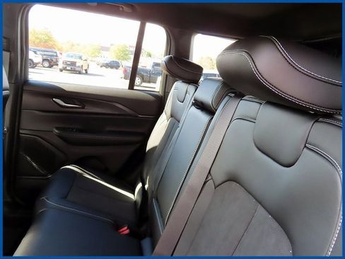 New 2025 Jeep Grand Cherokee image 10