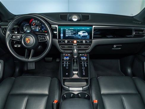Certified 2026 Porsche Macan AWD/4WD image 18