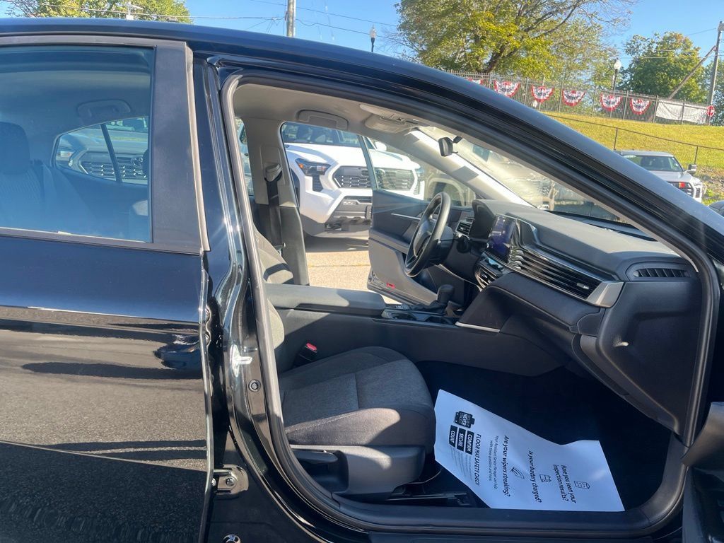 Used 2025 Toyota Camry LE FWD image 17