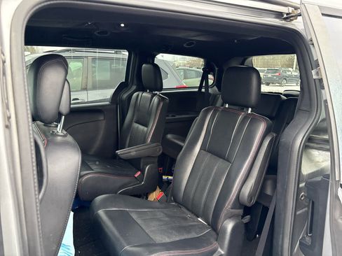 Used 2016 Dodge Grand Caravan R/T image 5