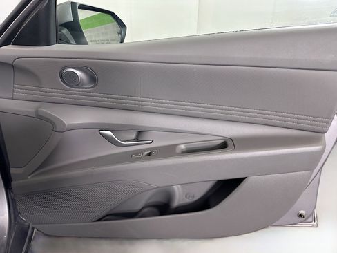 Used 2025 Hyundai Elantra SEL image 33