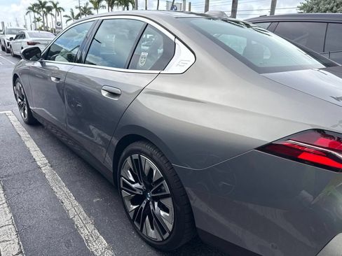 Used 2024 BMW i5 eDrive40i w/ M Sport Package RWD image 10