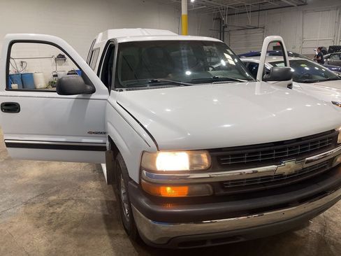 Used 2000 Chevrolet Silverado 1500 2WD Regular Cab w/ Exterior Appearance Pkg image 25