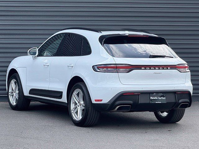 Used 2022 Porsche Macan AWD/4WD image 3