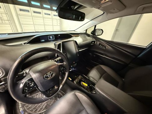 Used 2021 Toyota Prius Prime Limited image 12