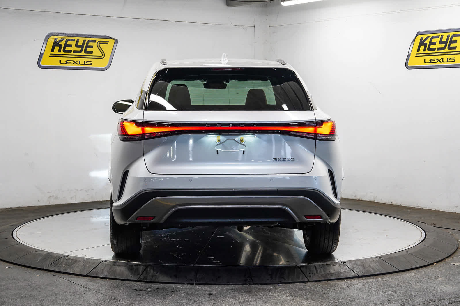 Used 2026 Lexus RX 350 Premium w/ Convenience Package FWD image 3