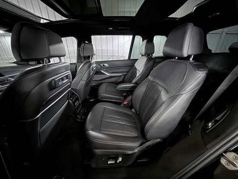 Used 2022 BMW X7 M50i image 23