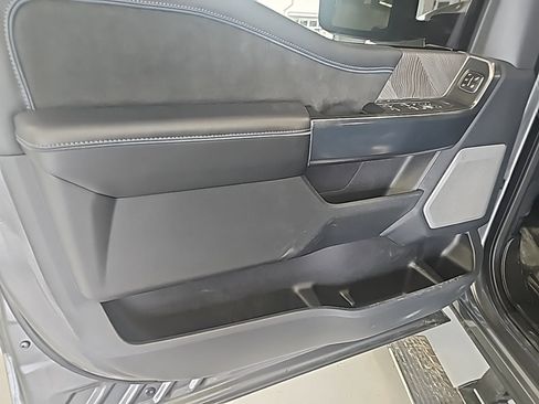 Used 2025 Ford F250 Platinum w/ FX4 Off-Road Package image 10