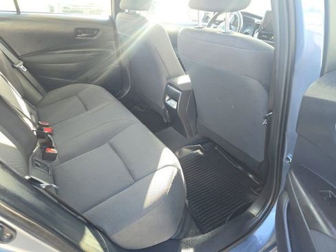 Used 2025 Toyota Corolla LE image 37