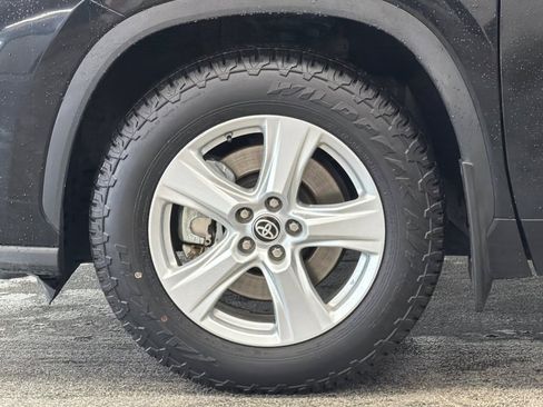 Used 2022 Toyota Highlander LE image 25