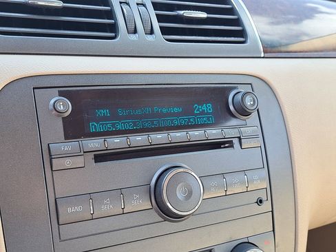 Used 2010 Buick Lucerne CXL image 21