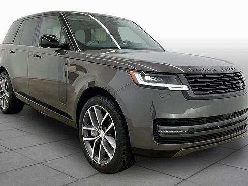 Used 2025 Land Rover Range Rover SE AWD/4WD image 3