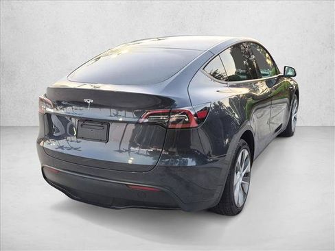Used 2024 Tesla Model Y Long Range AWD/4WD image 5