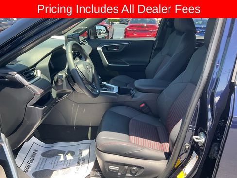 Used 2025 Toyota RAV4 XSE AWD/4WD image 2