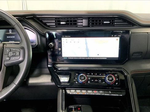 Used 2024 GMC Sierra 1500 AT4 w/ Technology Package image 5