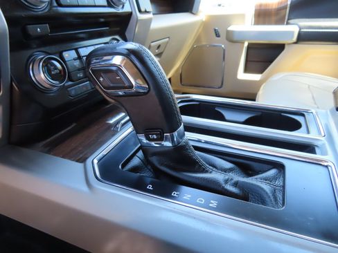 Used 2017 Ford F150 Lariat w/ Equipment Group 502A Luxury AWD/4WD image 34