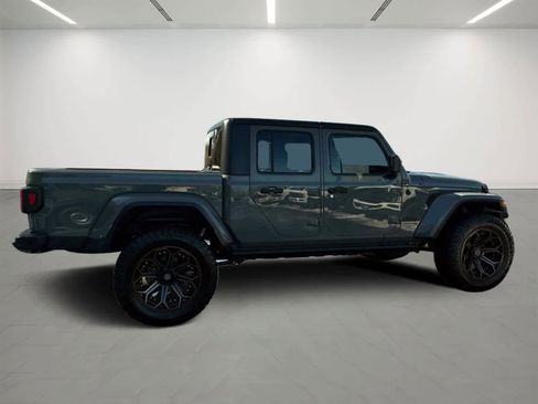 Used 2023 Jeep Gladiator Sport image 4