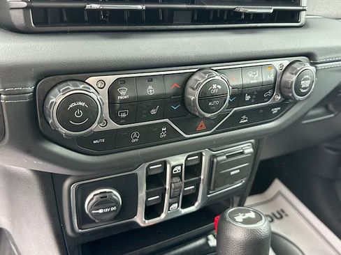 Used 2025 Jeep Wrangler Sahara AWD/4WD image 32