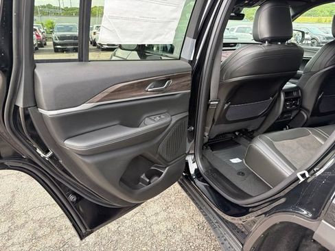 New 2026 Jeep Grand Cherokee Altitude AWD/4WD image 10