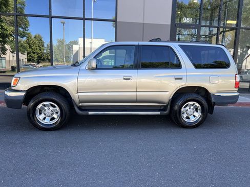 Used 2002 Toyota 4Runner SR5 RWD image 6