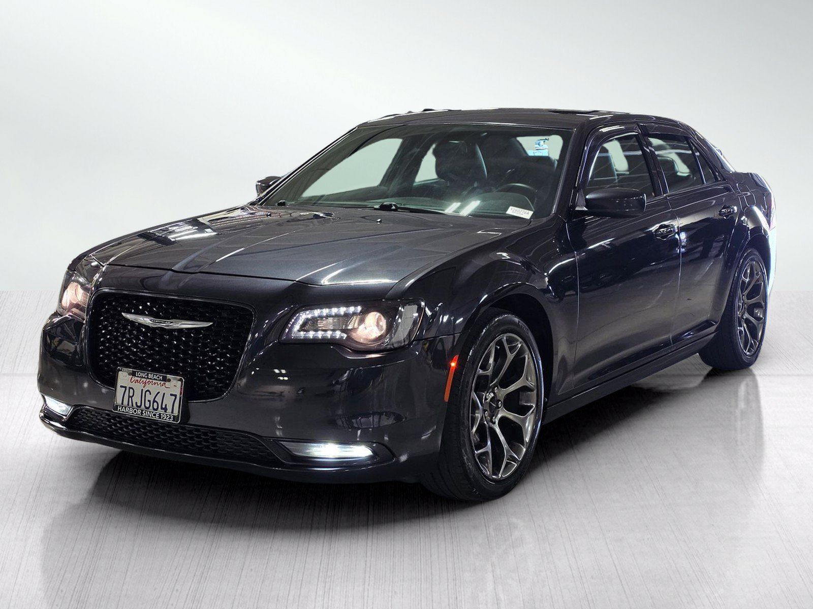 Used 2015 Chrysler 300 S RWD image 3