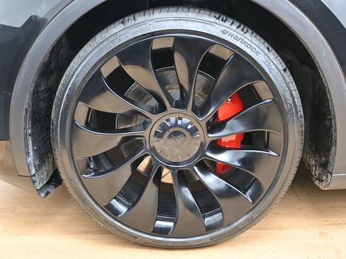 Used 2024 Tesla Model Y Performance AWD/4WD image 10