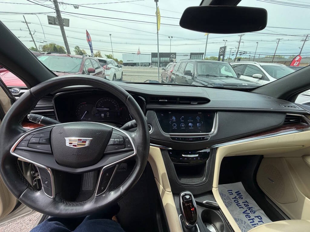 Used 2017 Cadillac XT5 Luxury w/ LPO, Wheel Lock Package AWD/4WD image 13